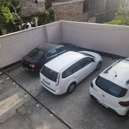 Csikos Apartment Cluj-Napoca Ngoại thất bức ảnh