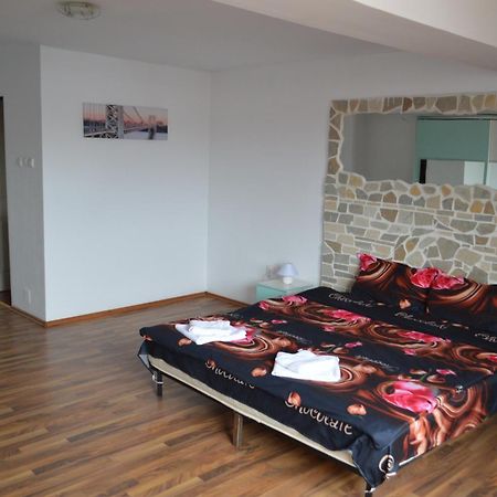 Csikos Apartment Cluj-Napoca Ngoại thất bức ảnh
