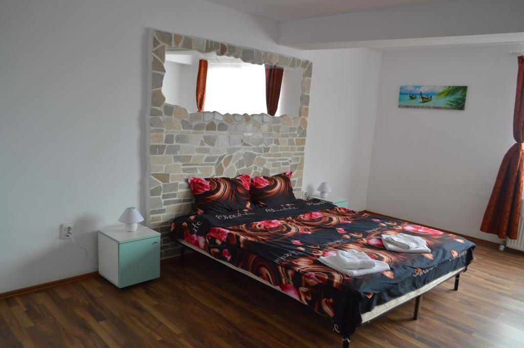 Csikos Apartment Cluj-Napoca Ngoại thất bức ảnh