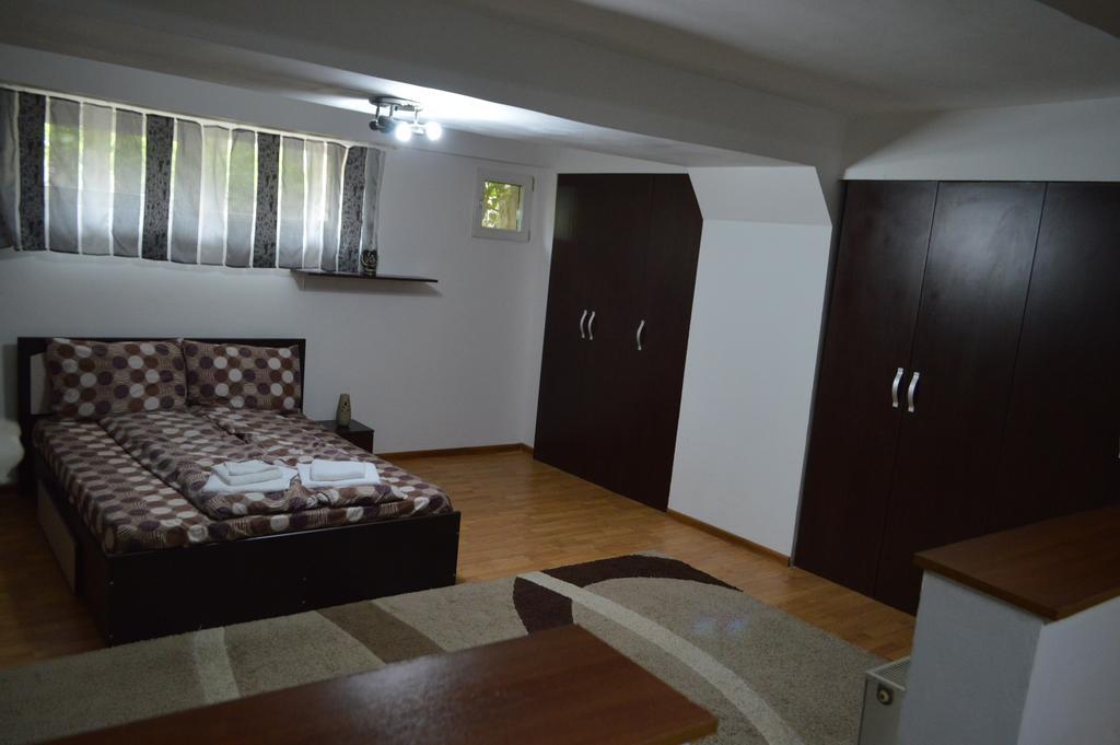 Csikos Apartment Cluj-Napoca Ngoại thất bức ảnh