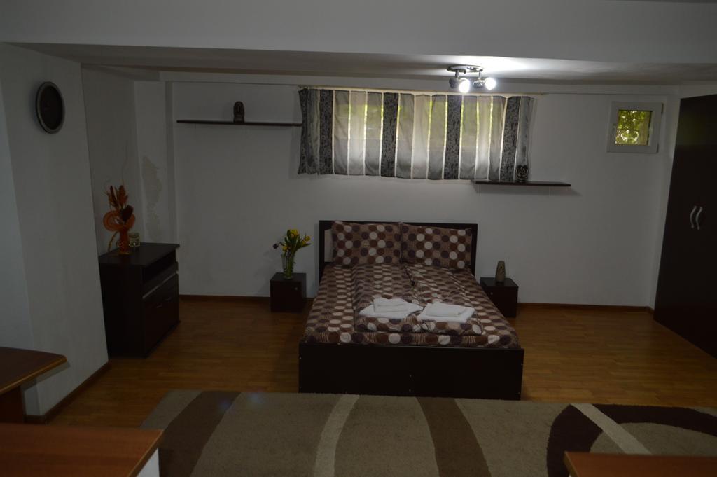 Csikos Apartment Cluj-Napoca Ngoại thất bức ảnh
