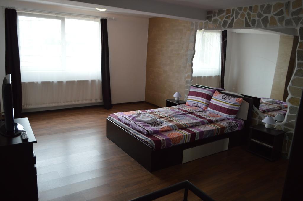 Csikos Apartment Cluj-Napoca Ngoại thất bức ảnh